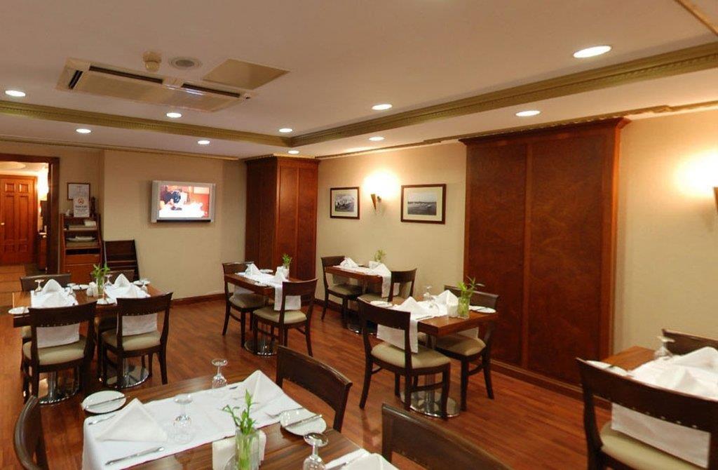 Titanic Comfort Sisli Istanbul Restaurant bilde